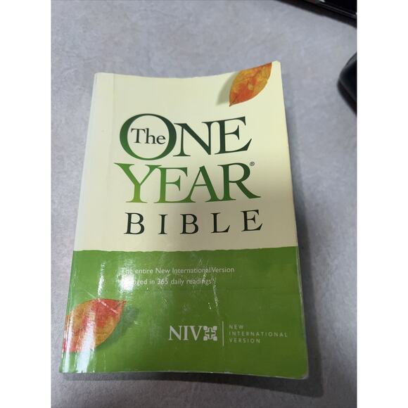 The One Year Bible Arranged in 365 Daily Readings NIV New International Version - Picture 1 of 13
